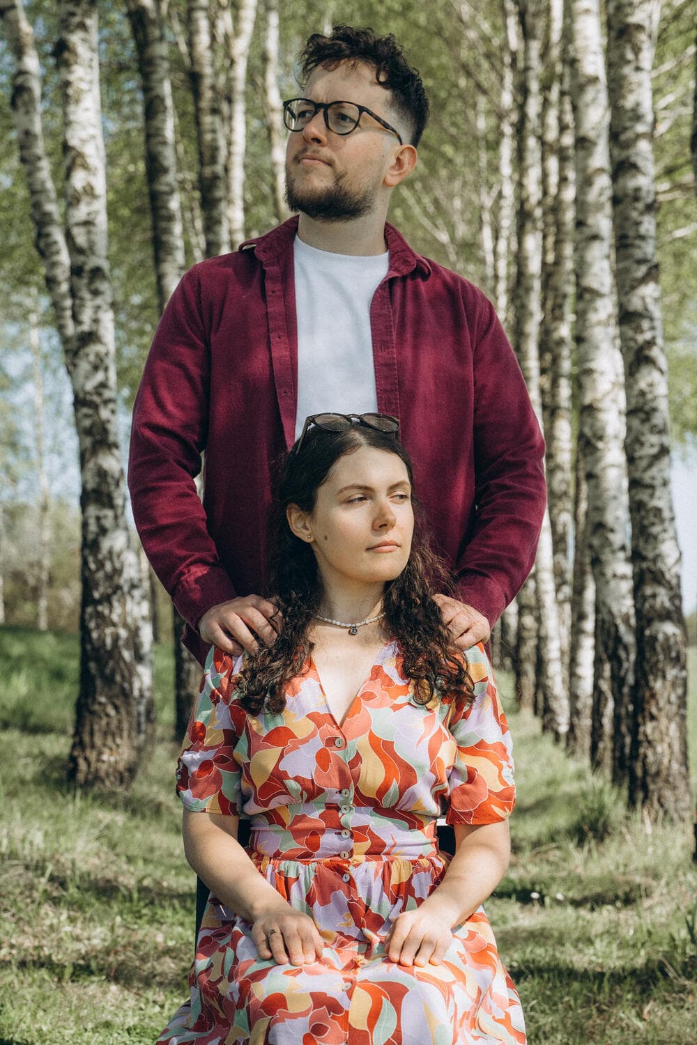 Monika i Mateja, pocałunek w ciemnym wnętrzu